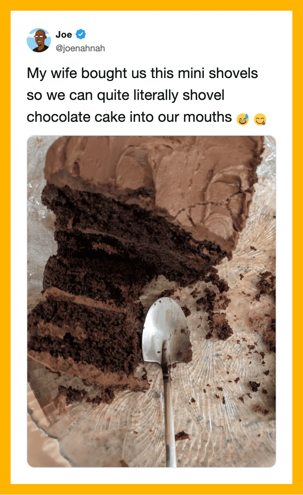 Mini chocolate cake slices with a spoon, from a tweet about mini shovels and chocolate cake.