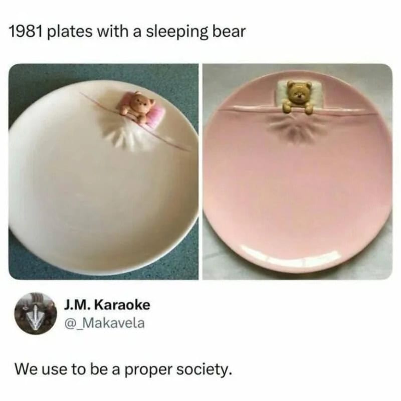 1981 plates with a sleeping bear, one pink and one white, with bear figurines.