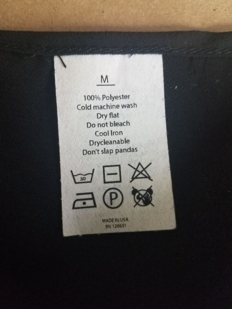 Clothing care label with washing instructions and symbols.